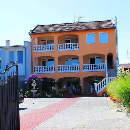 Studio Florida Štúrovo Kültér fotó