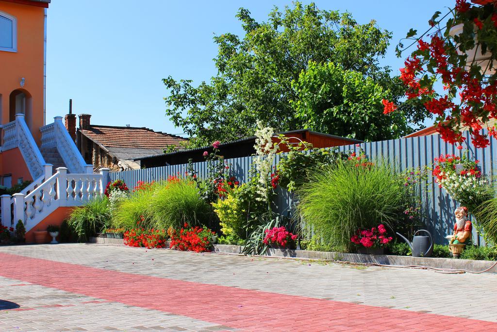 Studio Florida Štúrovo Kültér fotó