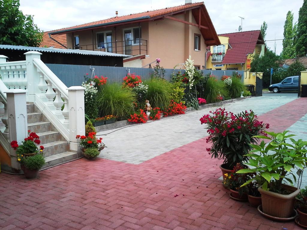 Studio Florida Štúrovo Kültér fotó